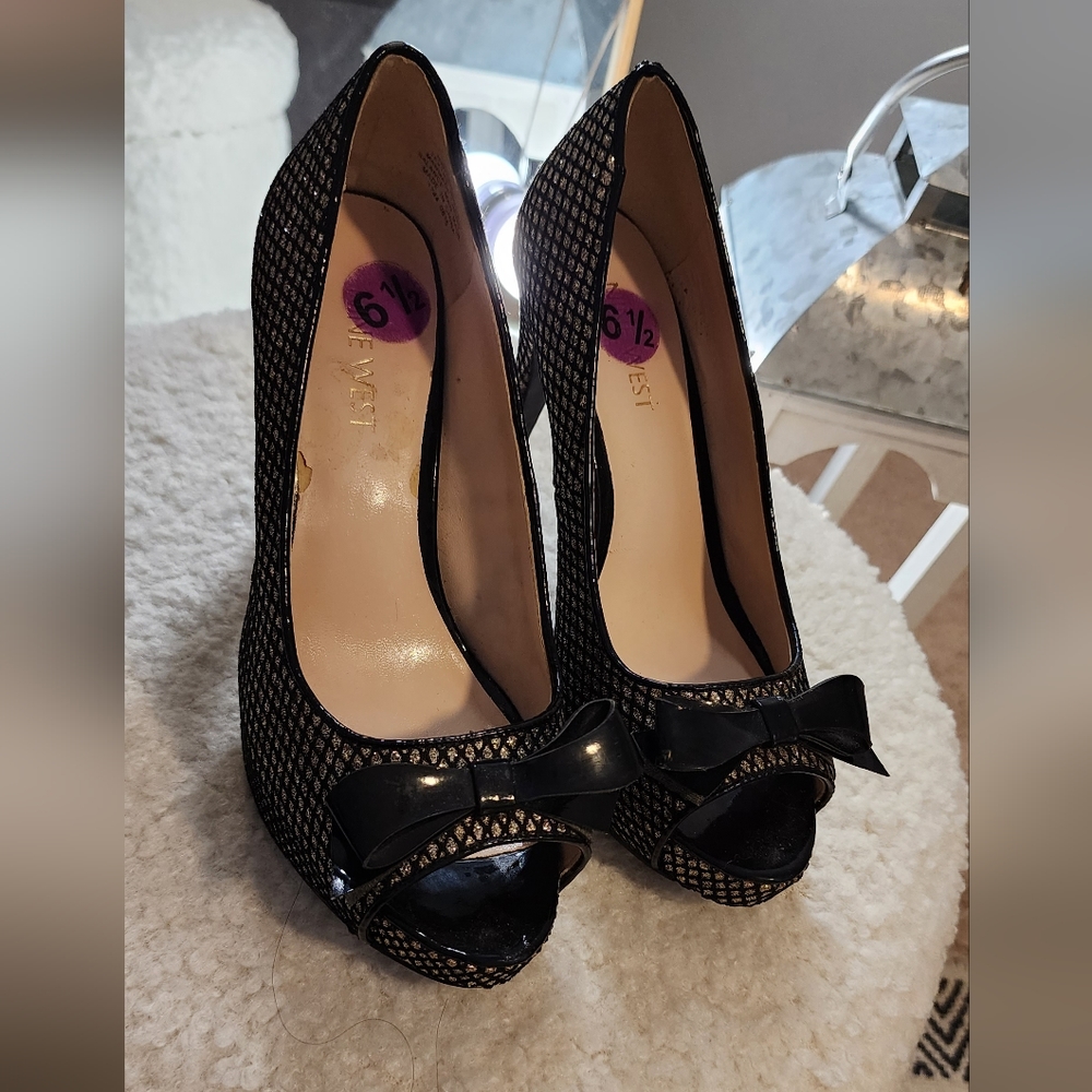 Shoes - Picture 2 of 4
